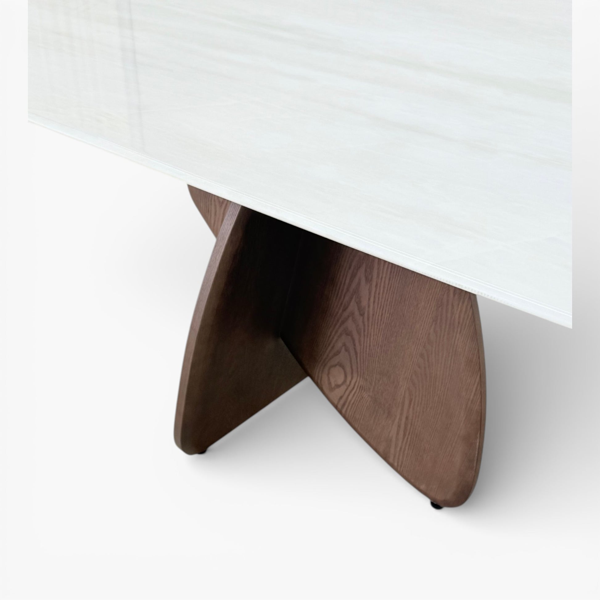 Th Fin Dining Table